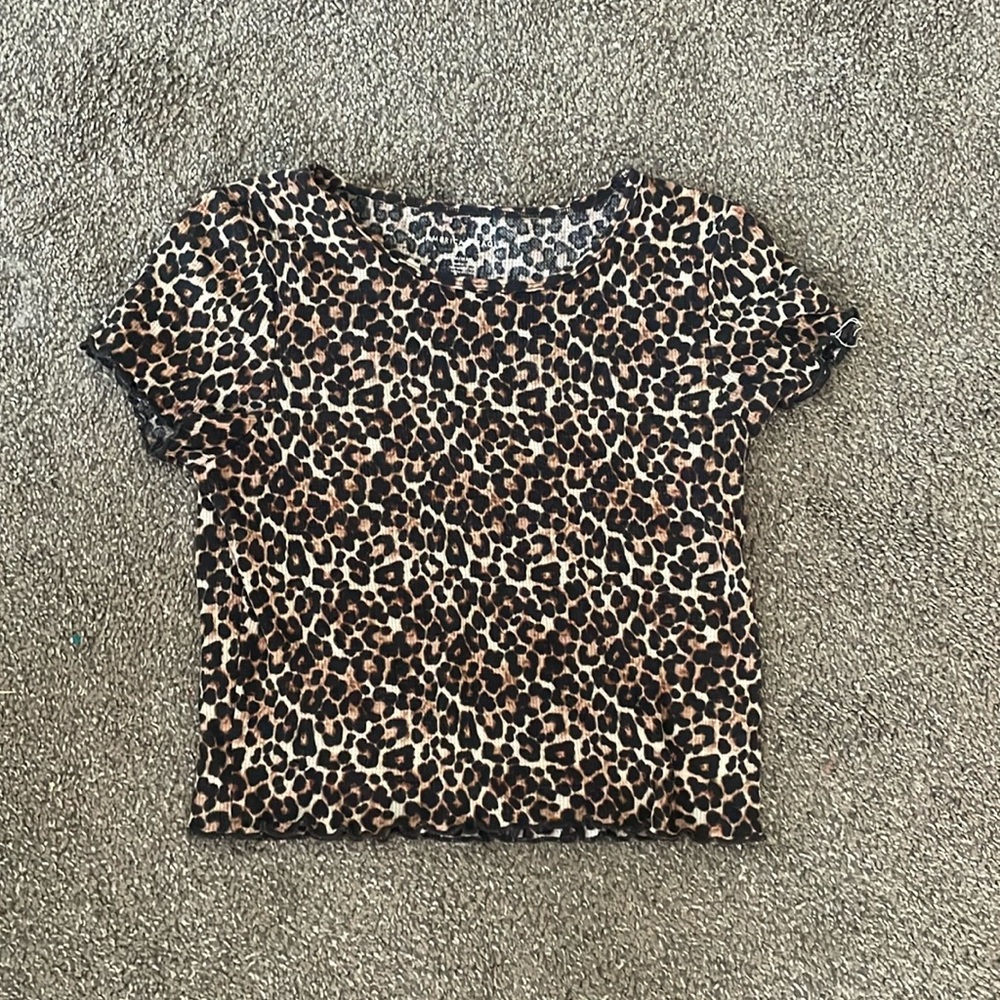 Medium American Eagle leaopard print shirt
